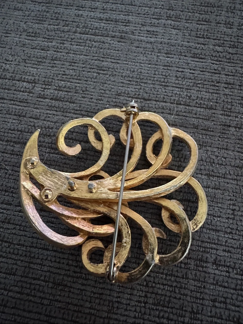 Vintage Crown Trifari Gold-Tone Textured Swirl Scroll Statement Brooch